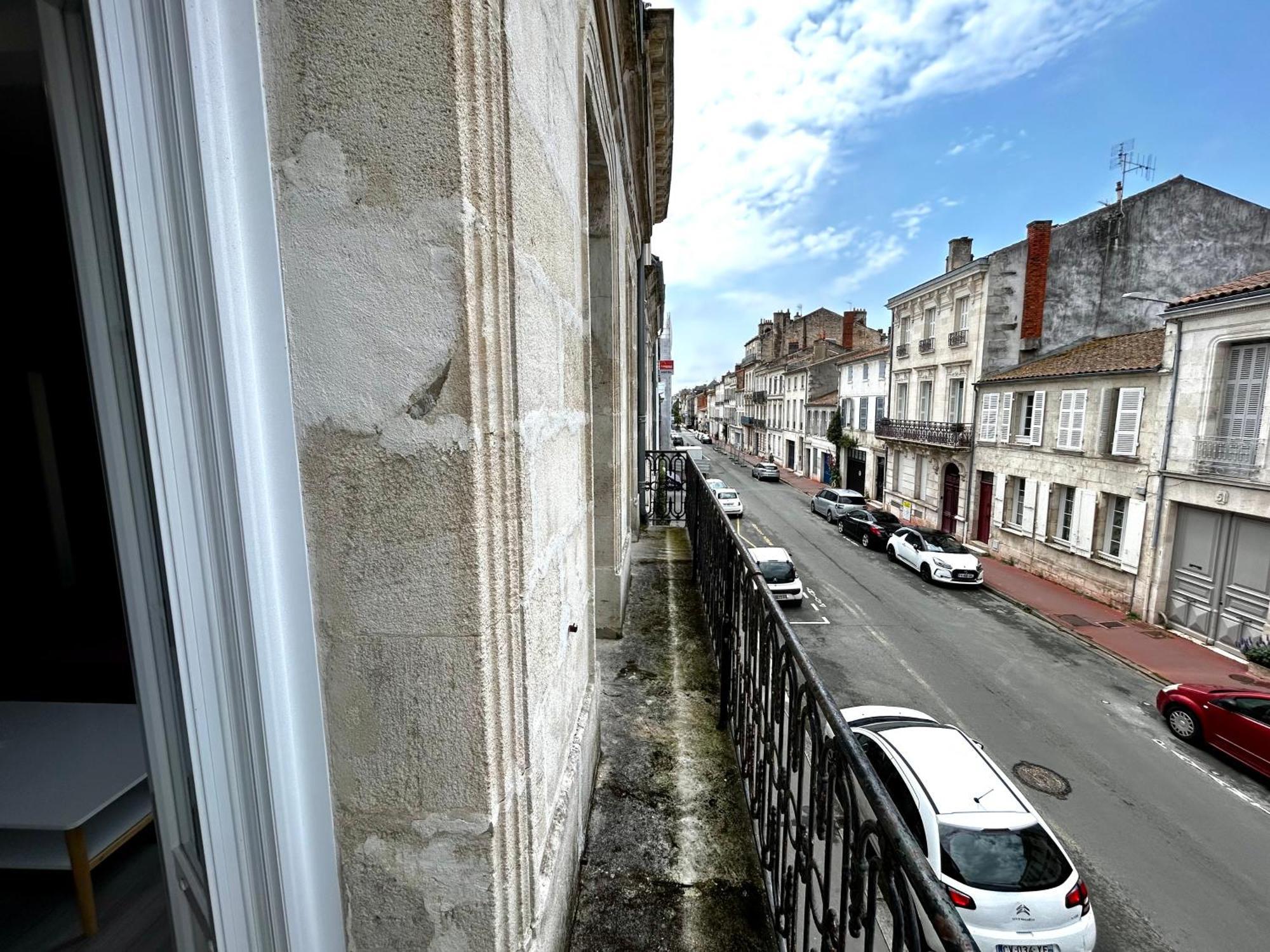 Le Republique - Avec Jardin Situes En Plein Coeur De Et Proche Des Thermes Appartement